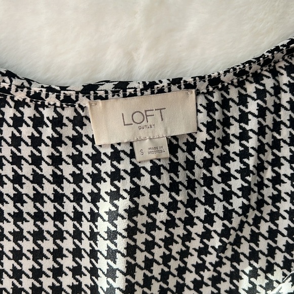 Loft Houndstooth Ruffle Blouse Size S - Picture 2 of 6